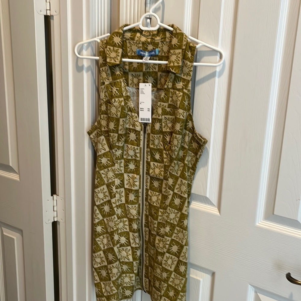 NWT cute fitted zip front dress